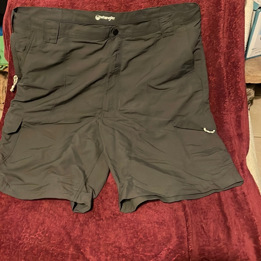 Wrangler Cargo gray shorts